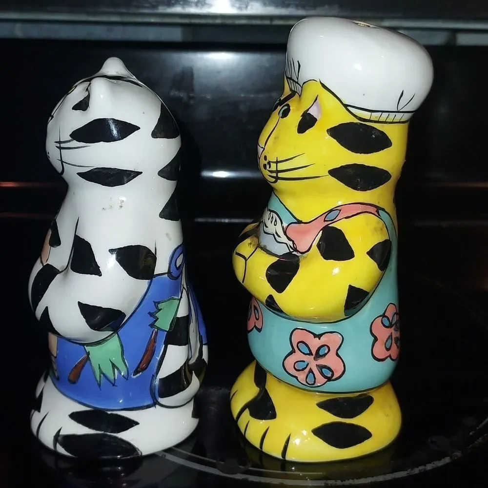 Catzilla Candace Reiter Hawaiian Cat Salt and Pepper  Shakers